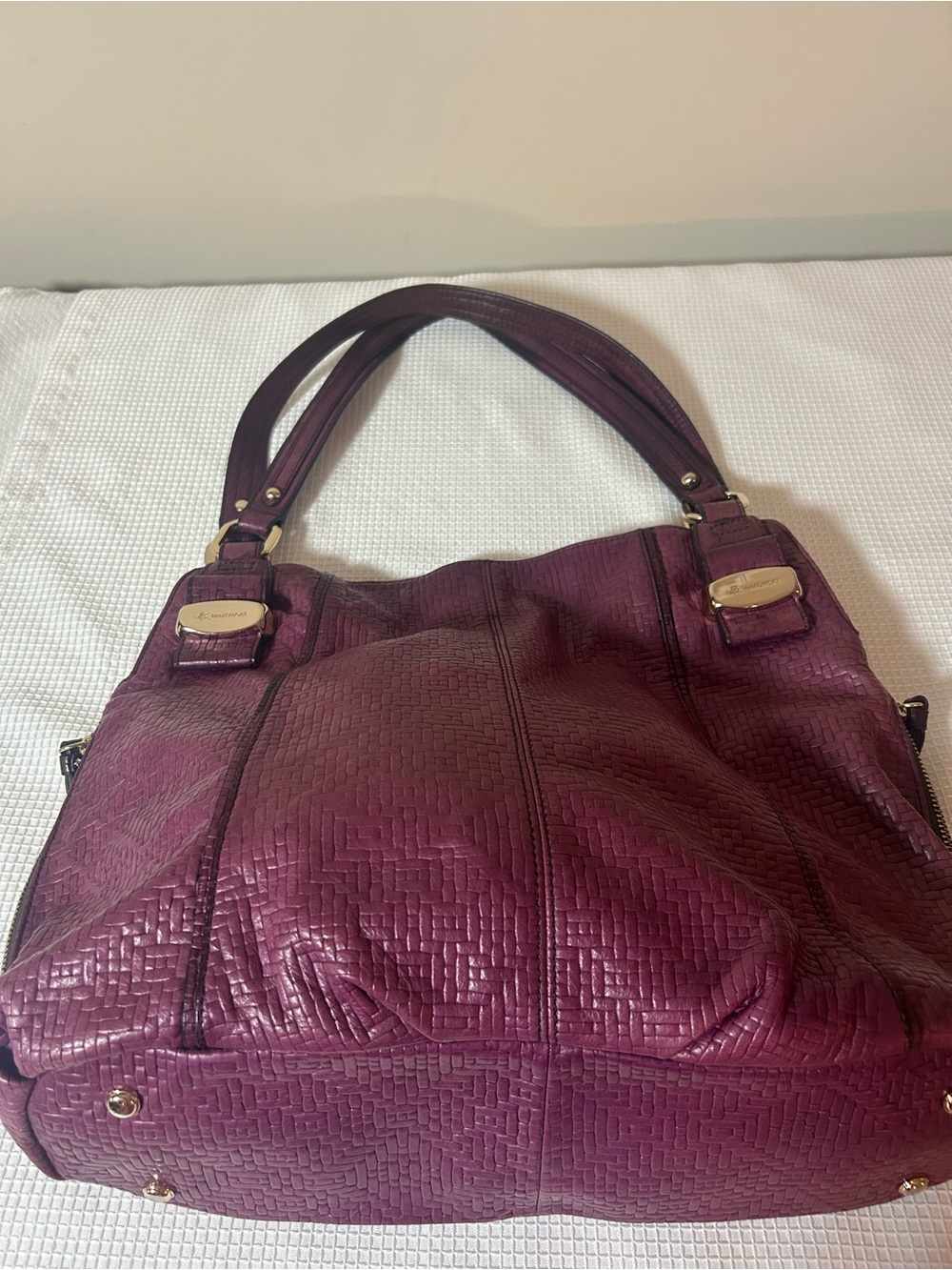 B.Makowsky Plumy Burgandy textured Leather Shoulder Bag, Gold Hardware - Picture 4 of 14